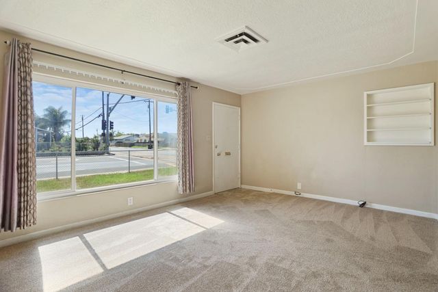 825 W Center St, Manteca, CA 95337