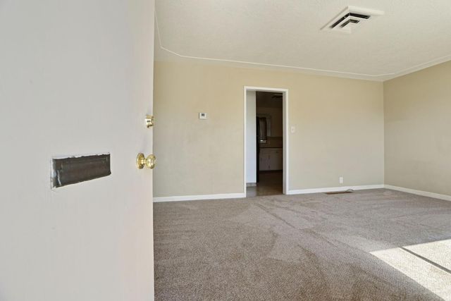 825 W Center St, Manteca, CA 95337