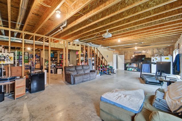 1908 NW Prairie Creek Drive, Grimes, IA 50111