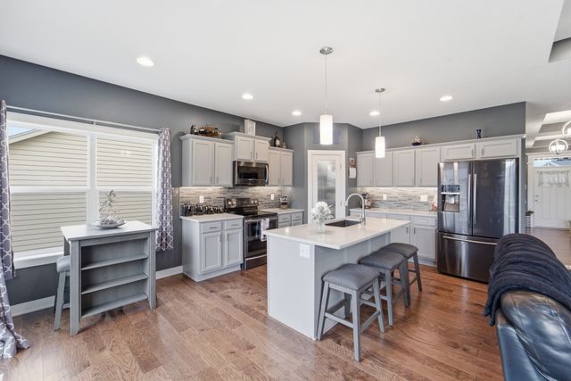 1908 NW Prairie Creek Drive, Grimes, IA 50111