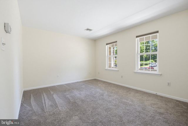 15 DEEP HOLLOW LN, Lancaster, PA 17603
