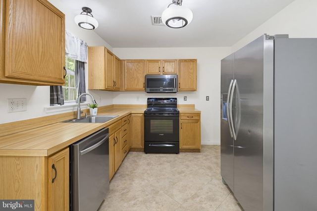 15 DEEP HOLLOW LN, Lancaster, PA 17603