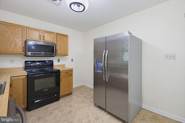 15 DEEP HOLLOW LN, Lancaster, PA 17603
