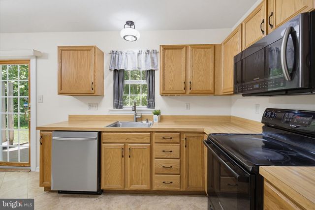 15 DEEP HOLLOW LN, Lancaster, PA 17603