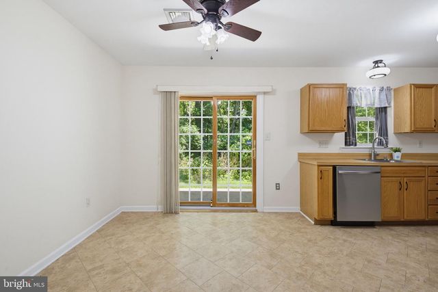 15 DEEP HOLLOW LN, Lancaster, PA 17603