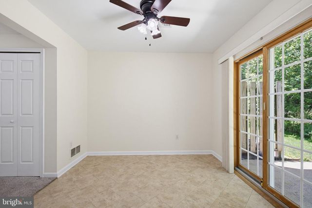 15 DEEP HOLLOW LN, Lancaster, PA 17603