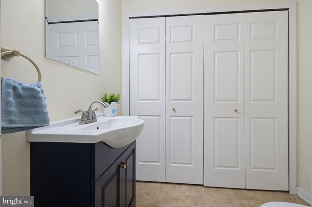 15 DEEP HOLLOW LN, Lancaster, PA 17603