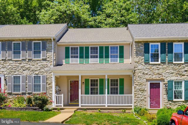 15 DEEP HOLLOW LN, Lancaster, PA 17603