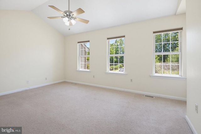 15 DEEP HOLLOW LN, Lancaster, PA 17603