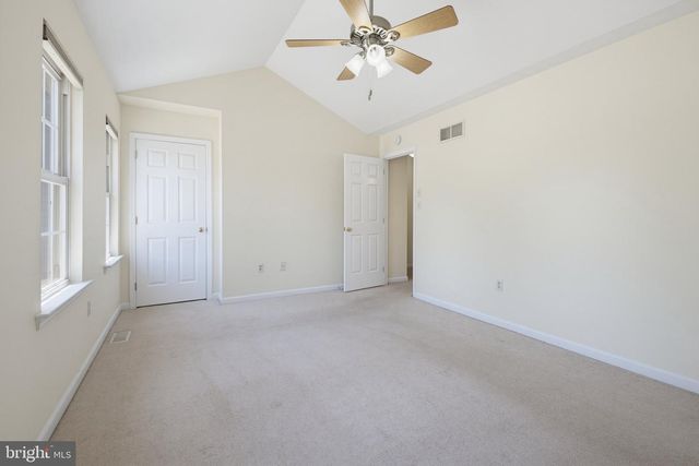 15 DEEP HOLLOW LN, Lancaster, PA 17603