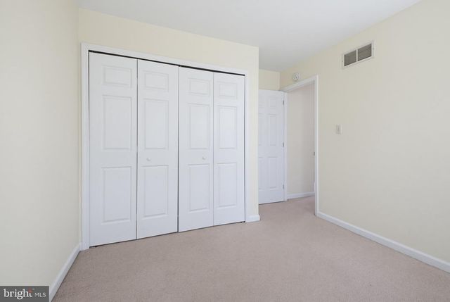 15 DEEP HOLLOW LN, Lancaster, PA 17603