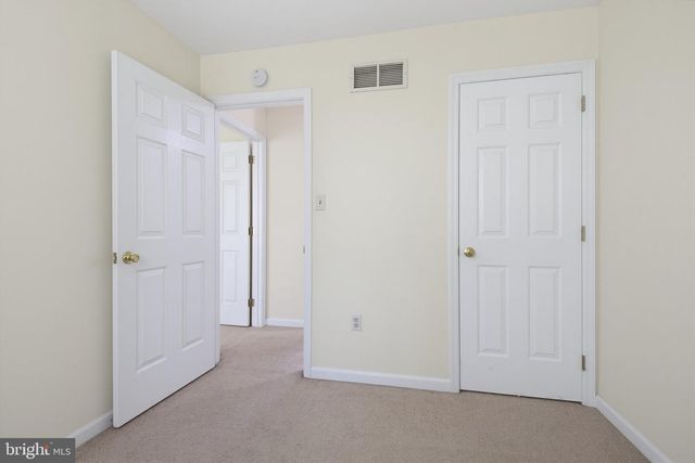 15 DEEP HOLLOW LN, Lancaster, PA 17603