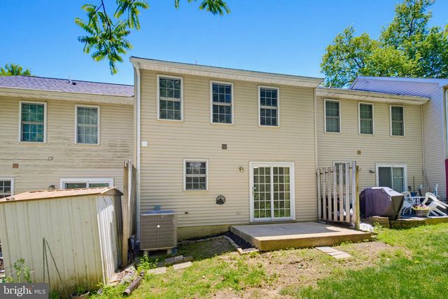 15 DEEP HOLLOW LN, Lancaster, PA 17603