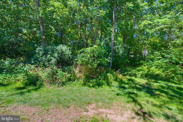 15 DEEP HOLLOW LN, Lancaster, PA 17603