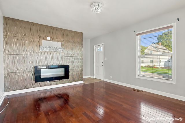 407 4th Street, Waukegan, IL 60085
