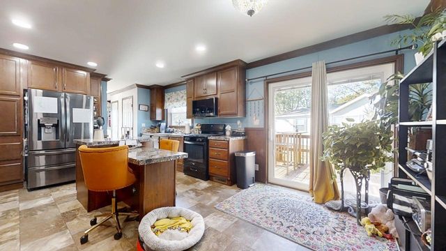 612 Bureau Court, Mahomet, IL 61853