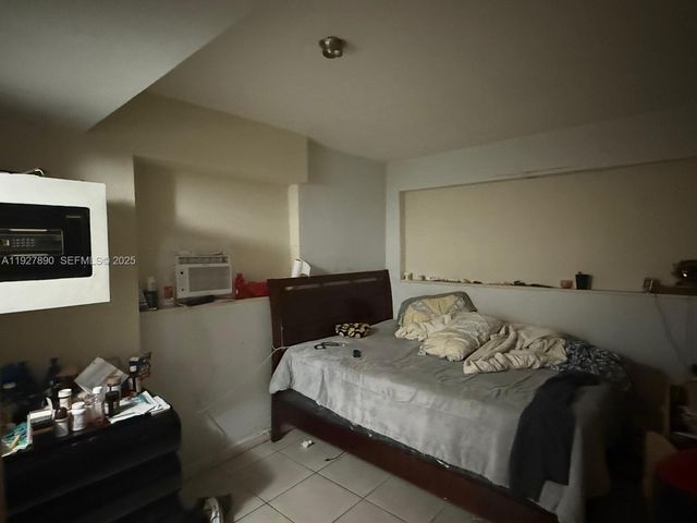 3090 NW 33rd St, Miami, FL 33142