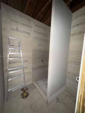 3090 NW 33rd St, Miami, FL 33142