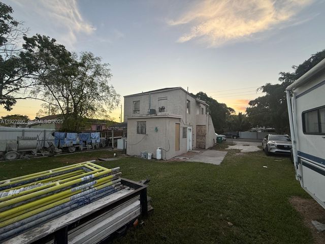 3090 NW 33rd St, Miami, FL 33142