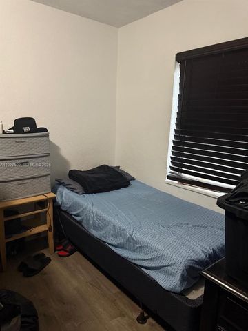 3090 NW 33rd St, Miami, FL 33142