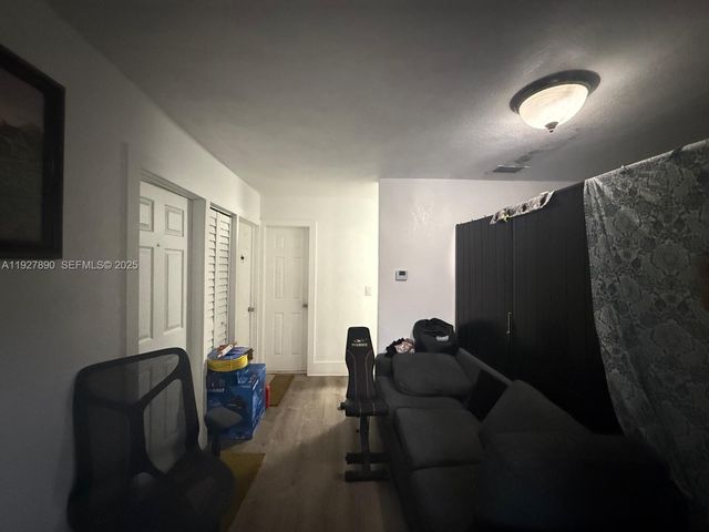 3090 NW 33rd St, Miami, FL 33142