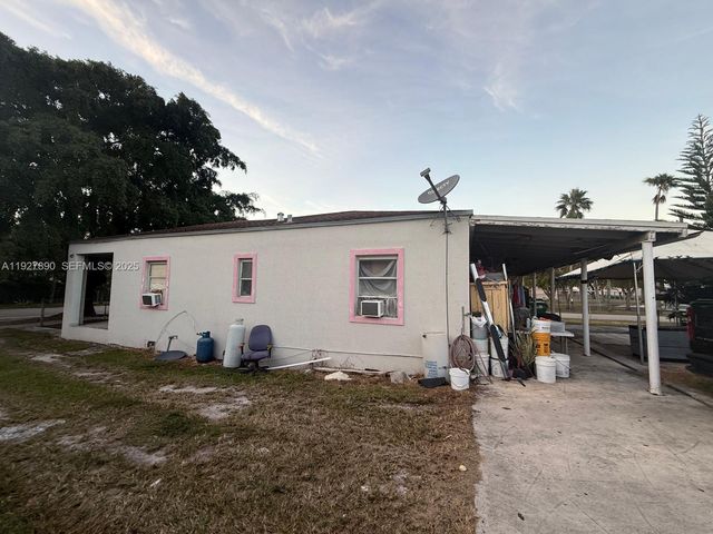 3090 NW 33rd St, Miami, FL 33142