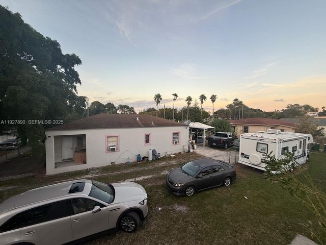 3090 NW 33rd St, Miami, FL 33142
