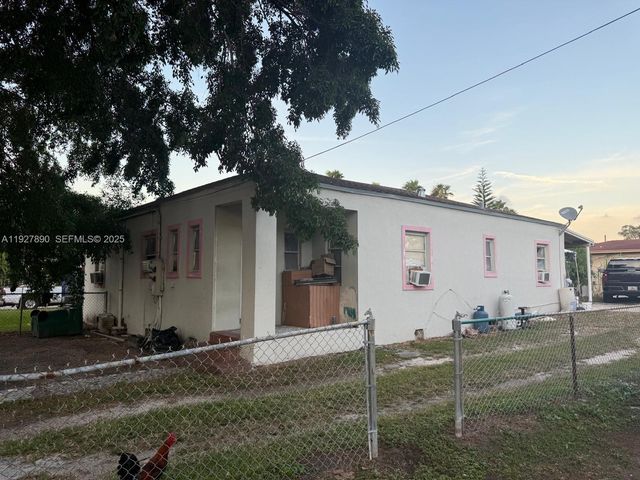 3090 NW 33rd St, Miami, FL 33142