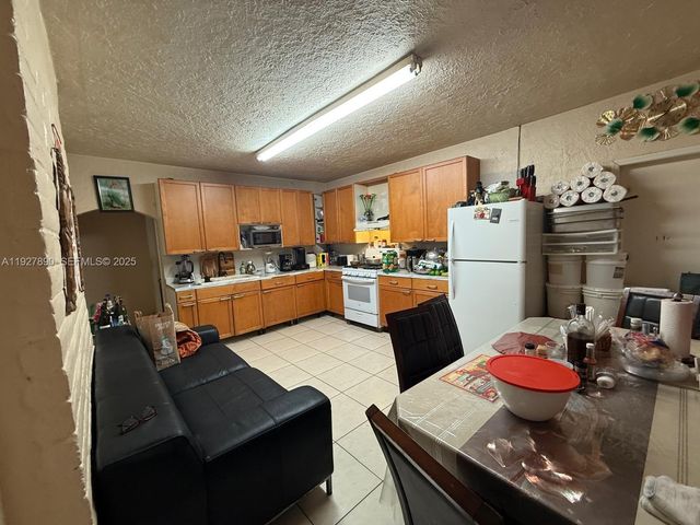 3090 NW 33rd St, Miami, FL 33142