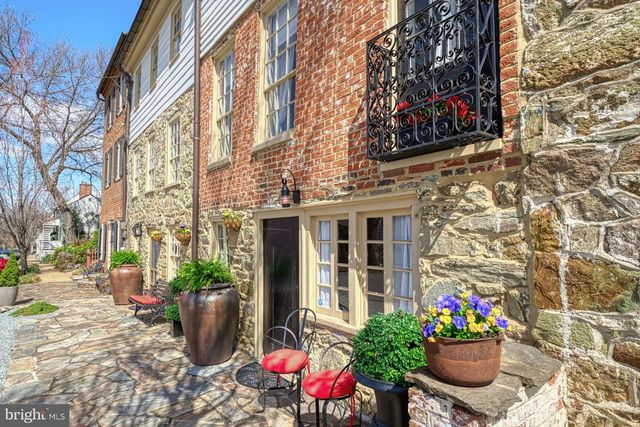 40162 MAIN ST, Waterford, VA 20197