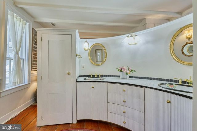 40162 MAIN ST, Waterford, VA 20197