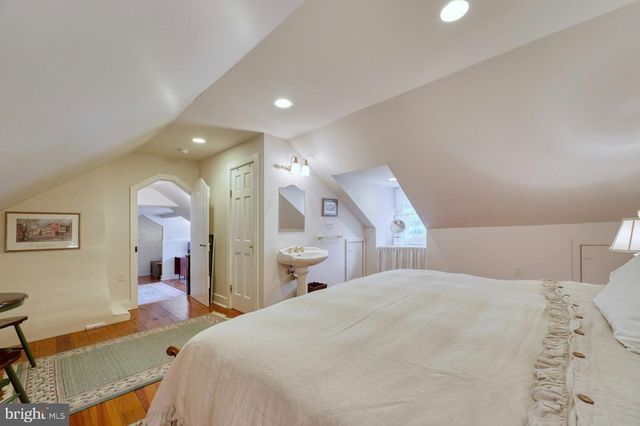 40162 MAIN ST, Waterford, VA 20197