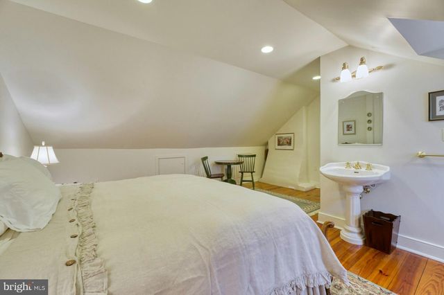 40162 MAIN ST, Waterford, VA 20197