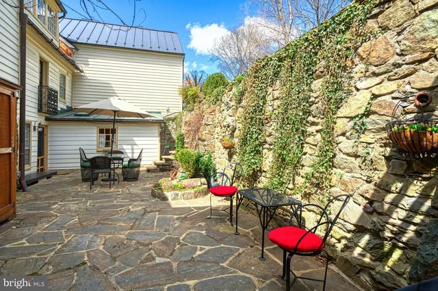 40162 MAIN ST, Waterford, VA 20197