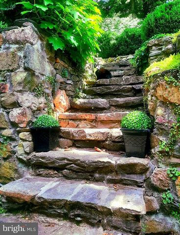 40162 MAIN ST, Waterford, VA 20197