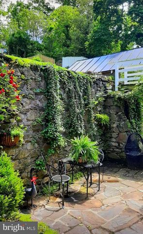 40162 MAIN ST, Waterford, VA 20197