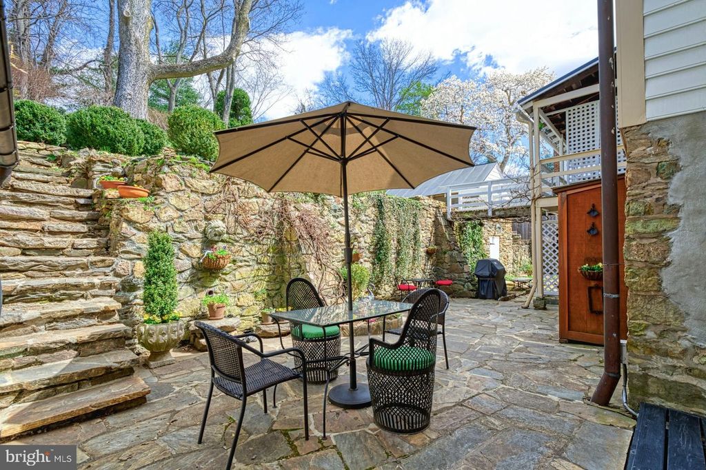 40162 MAIN ST, Waterford, VA 20197