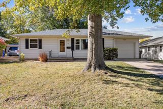 637 Grant Wood Drive SE, Cedar Rapids, IA 52403