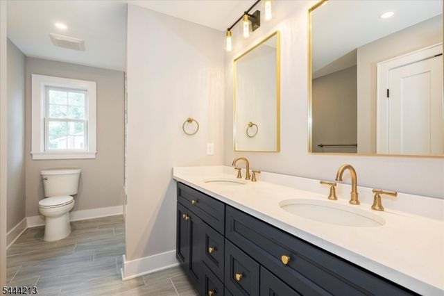 42 Berkshire St, Hanover Twp., NJ 07981
