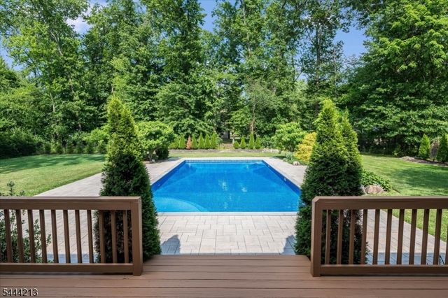 42 Berkshire St, Hanover Twp., NJ 07981