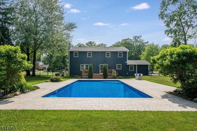 42 Berkshire St, Hanover Twp., NJ 07981