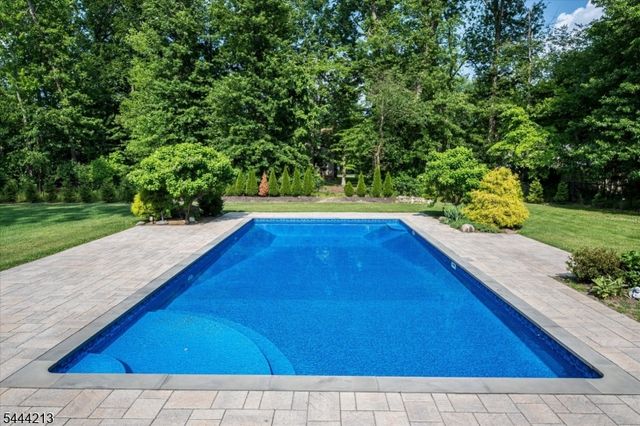 42 Berkshire St, Hanover Twp., NJ 07981