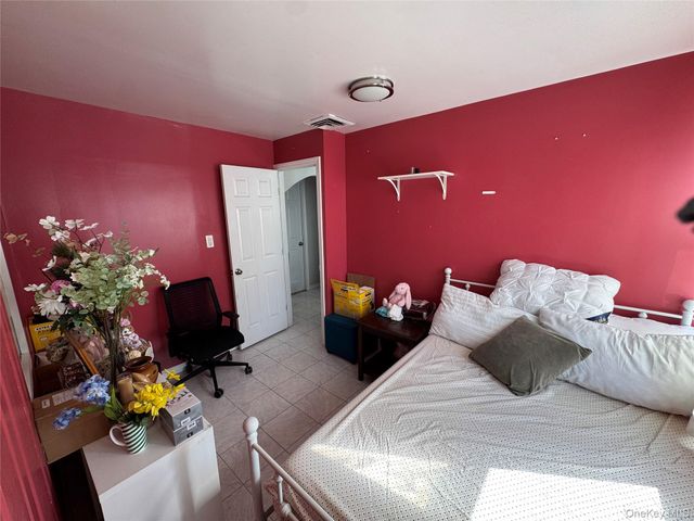 31 Gregory Street, Valley Stream, NY 11580