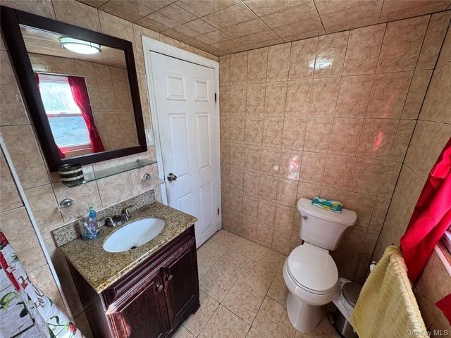 31 Gregory Street, Valley Stream, NY 11580