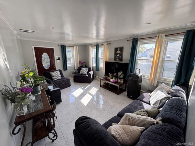 31 Gregory Street, Valley Stream, NY 11580