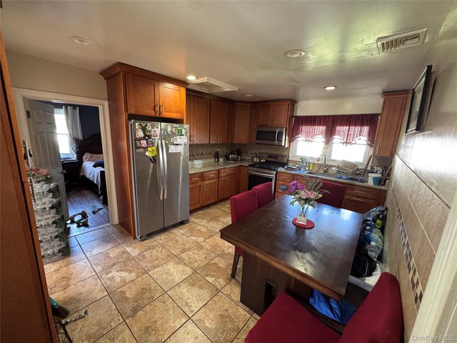 31 Gregory Street, Valley Stream, NY 11580