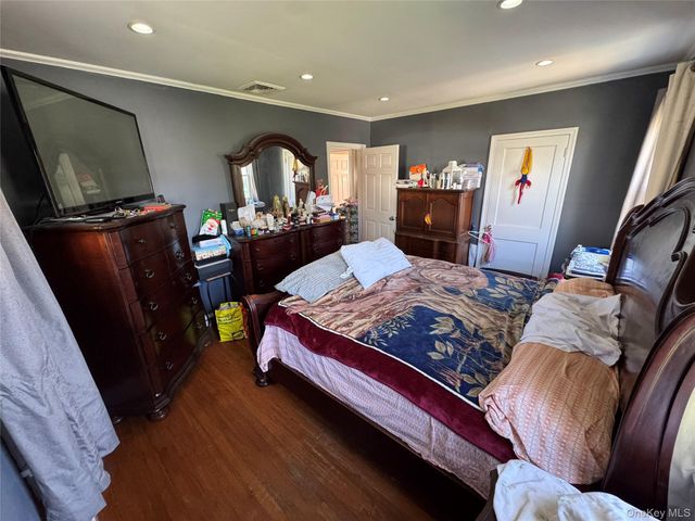 31 Gregory Street, Valley Stream, NY 11580