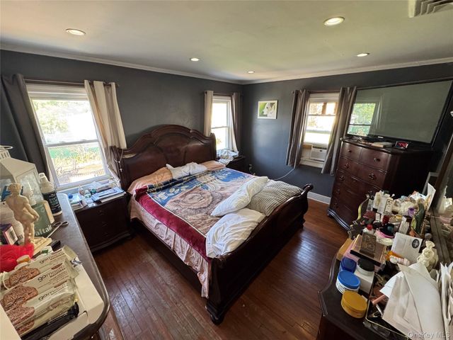 31 Gregory Street, Valley Stream, NY 11580