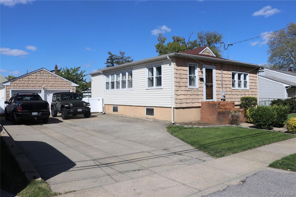 31 Gregory Street, Valley Stream, NY 11580