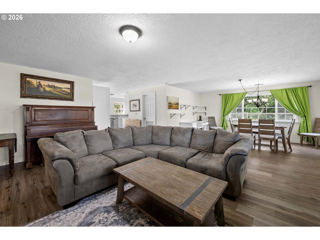 22 Nw CEDAR Ave, Warrenton, OR 97146